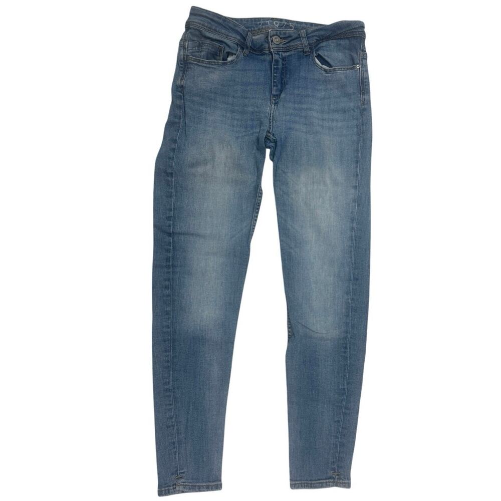 Zara Denim Jeans 💙 Light Wash • Faded Thighs • Classic Straight Fit 👖 Size 6